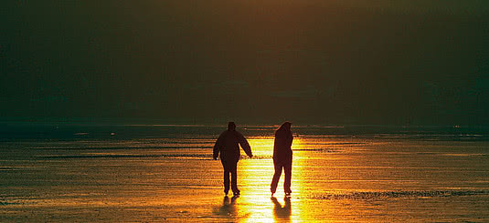 Wintersport in Kärnten und Eislaufen am See für die ganze Familie