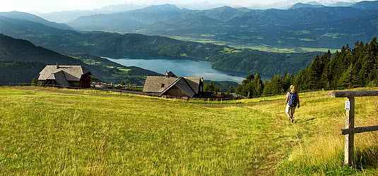 Wandern mit Ausblick auf den Millstätter See in Kärnten , Wanderungen für die ganze Familie